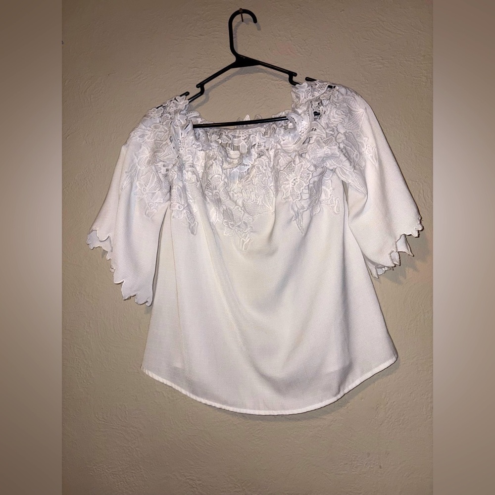 Umgee White Lace Wide Neck Spring Top - Medium - Picture 2 of 3